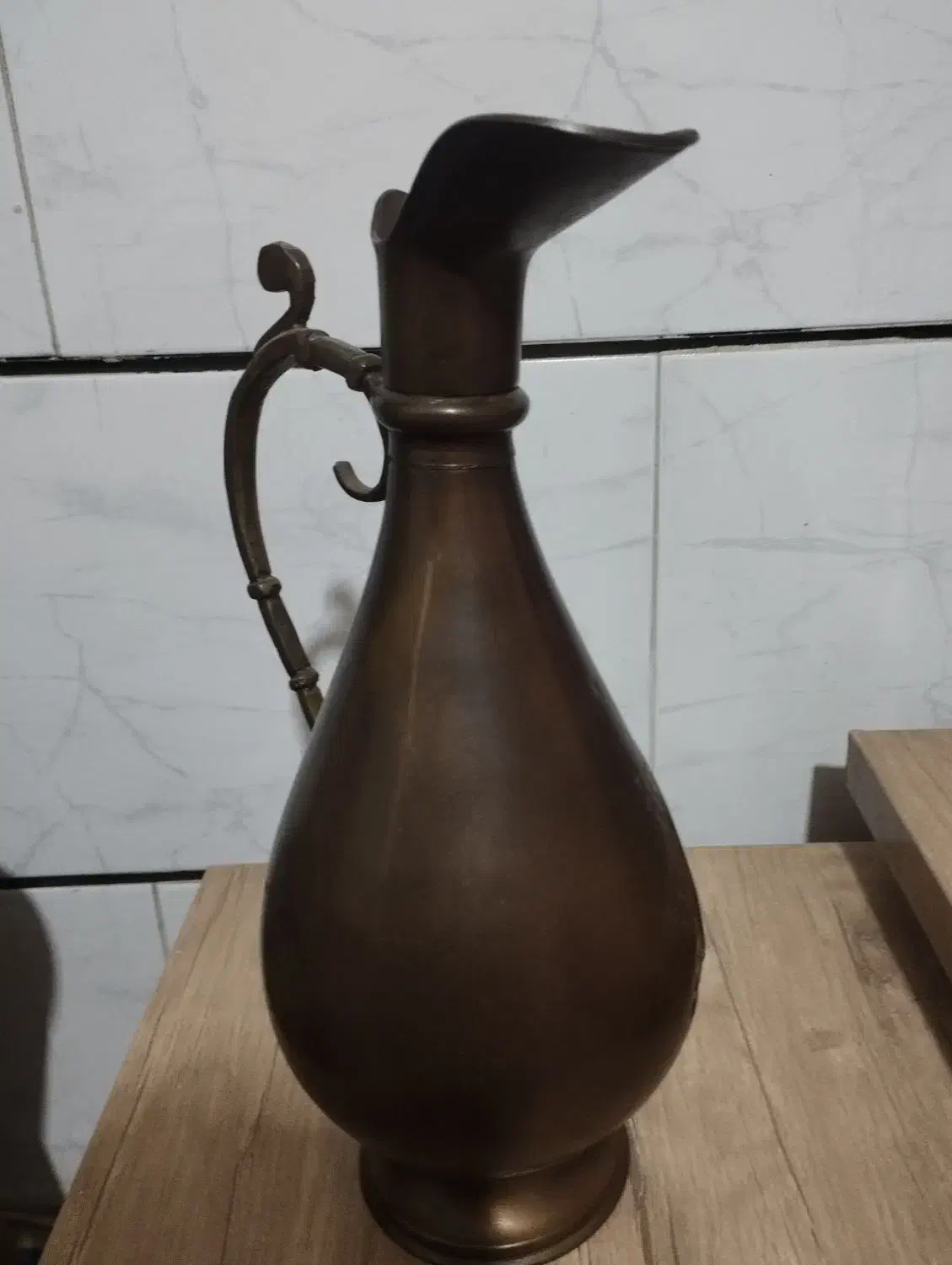 تنگ برنجی شیروخورشید|کلکسیون اشیاء عتیقه|آبیک, |دیوار