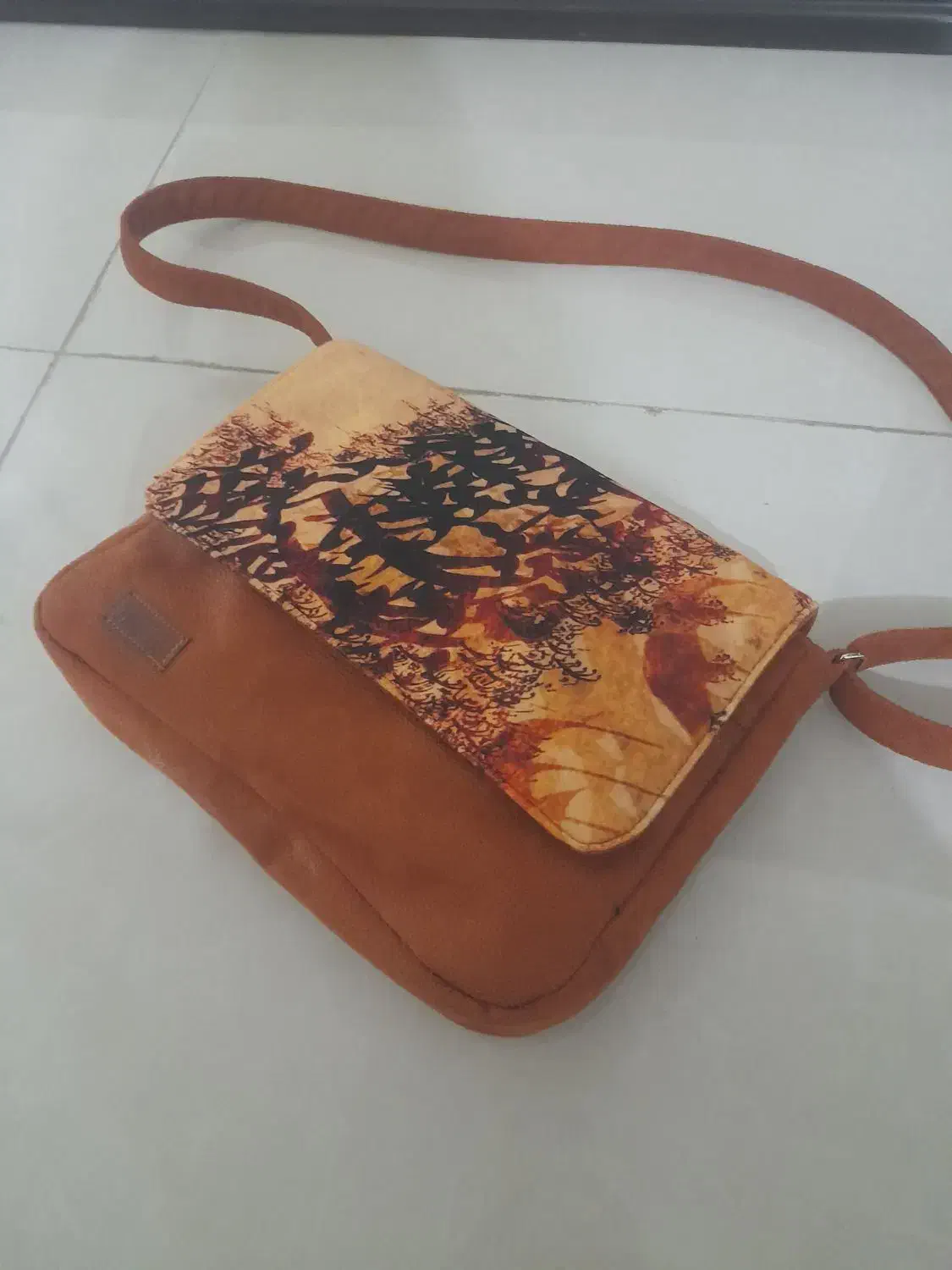 تعدادی کیف زنانه|کیف، کفش، کمربند|اصفهان, برازنده|دیوار