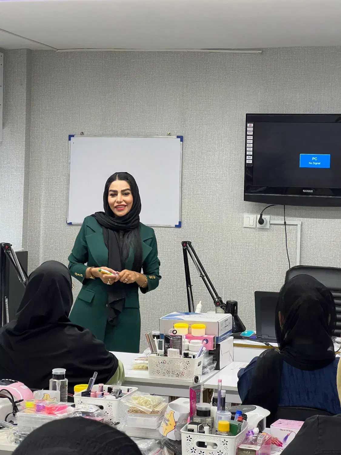 آموزش تخصصی ناخن با تضمین کارآموزی|خدمات آموزشی|مشهد, کوی المهدی|دیوار