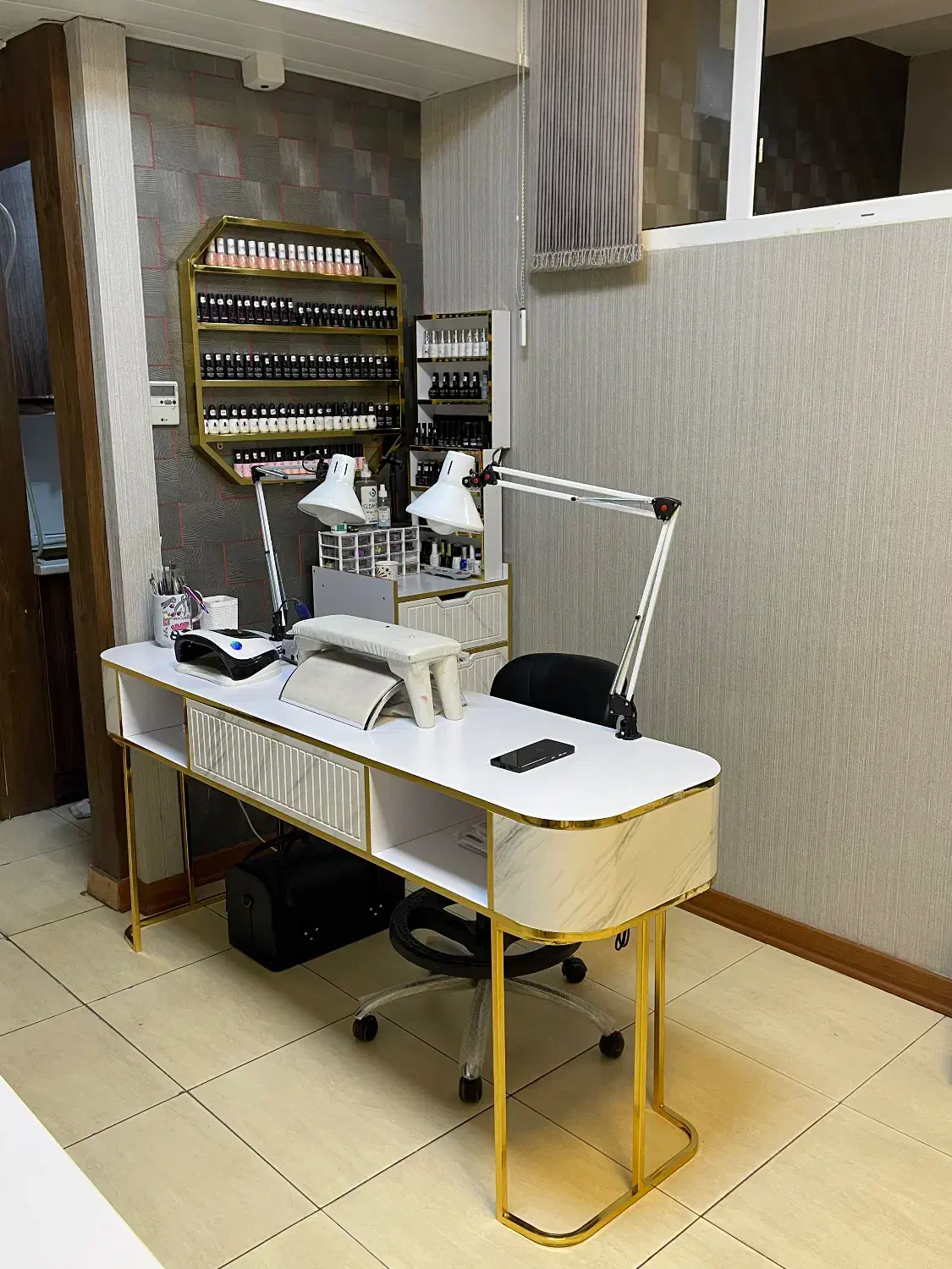 فروش میز و ترولی و صندلی و استند|آرایشگاه و سالن‌های زیبایی|اصفهان, امیرعرب|دیوار