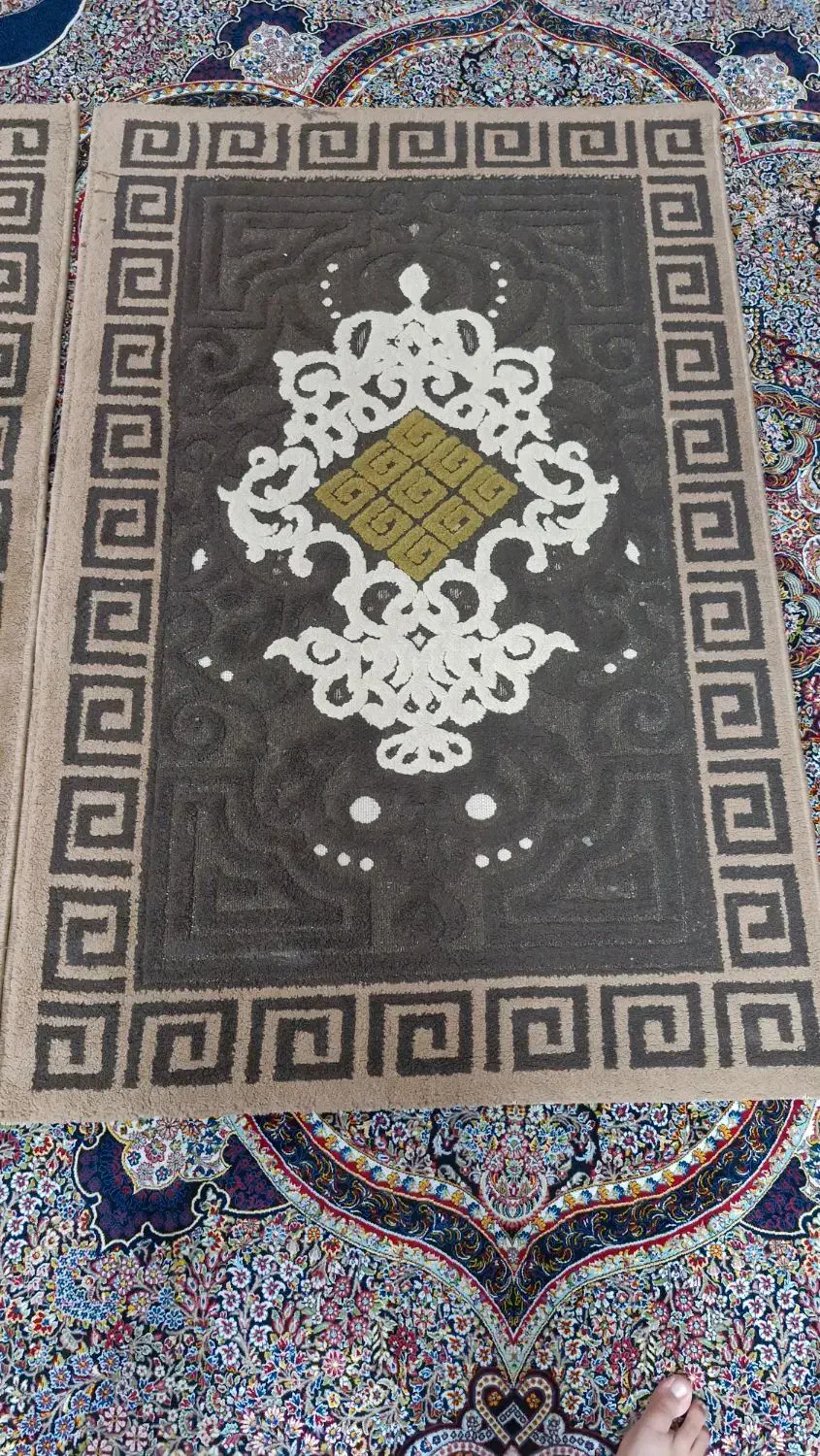 ۲ عدد فرش ۲ متری ماشینی سالم زیر قیمت|فرش|لنگرود, |دیوار