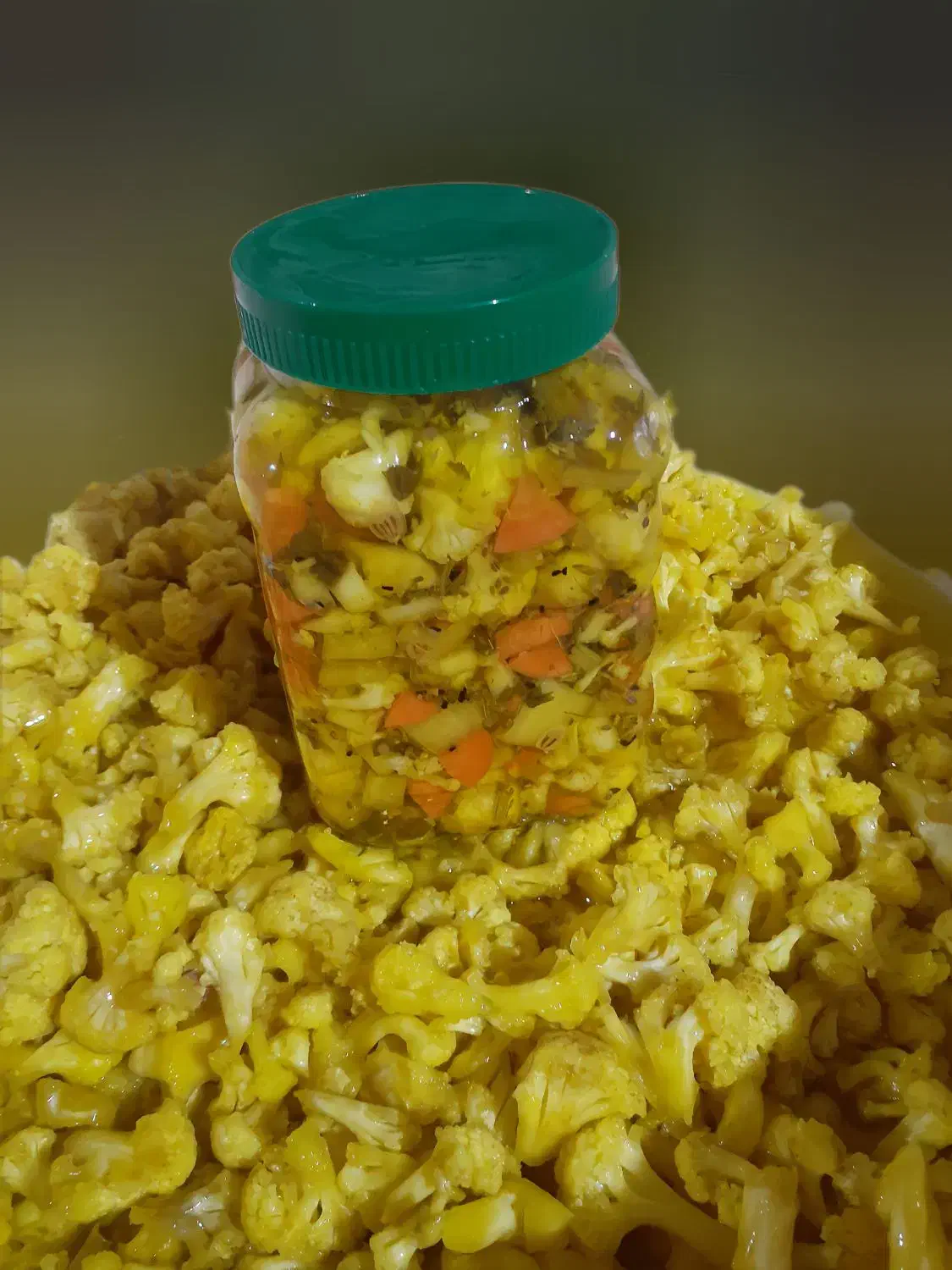 ترشی مخلوط درشت و ریز و آب گوجه|عمده‌فروشی|تهران, میدان میوه و تره‌بار مرکزی|دیوار