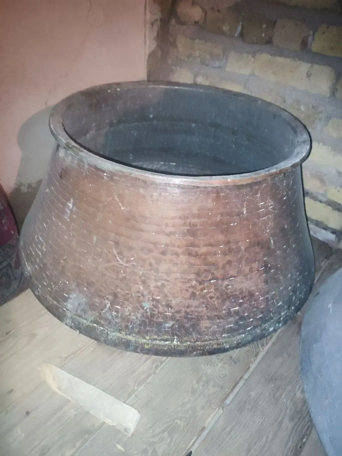 دیگ مسی|ظروف پخت‌وپز|ورزقان, |دیوار