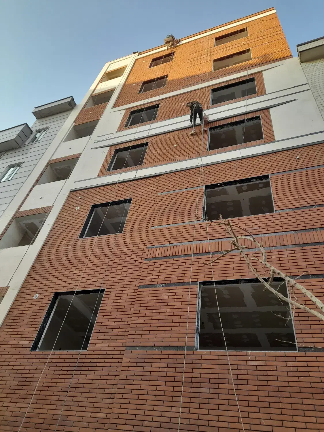 پیچ و رولپلاک نماشوی راپل بند باز بدون داربست طناب|خدمات پیشه و مهارت|کرج, عظیمیه|دیوار