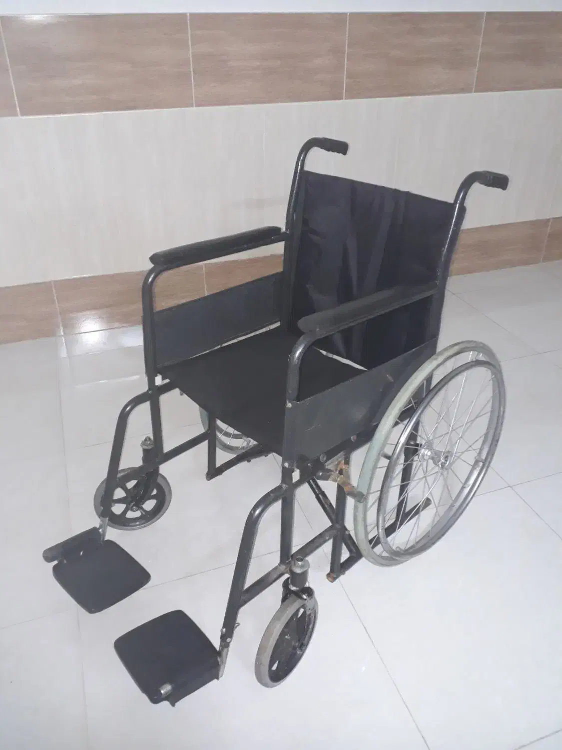 ویلچر تمیز و با کیفیت و تاشو|آرایشی، بهداشتی، درمانی|مشهد, ثامن|دیوار