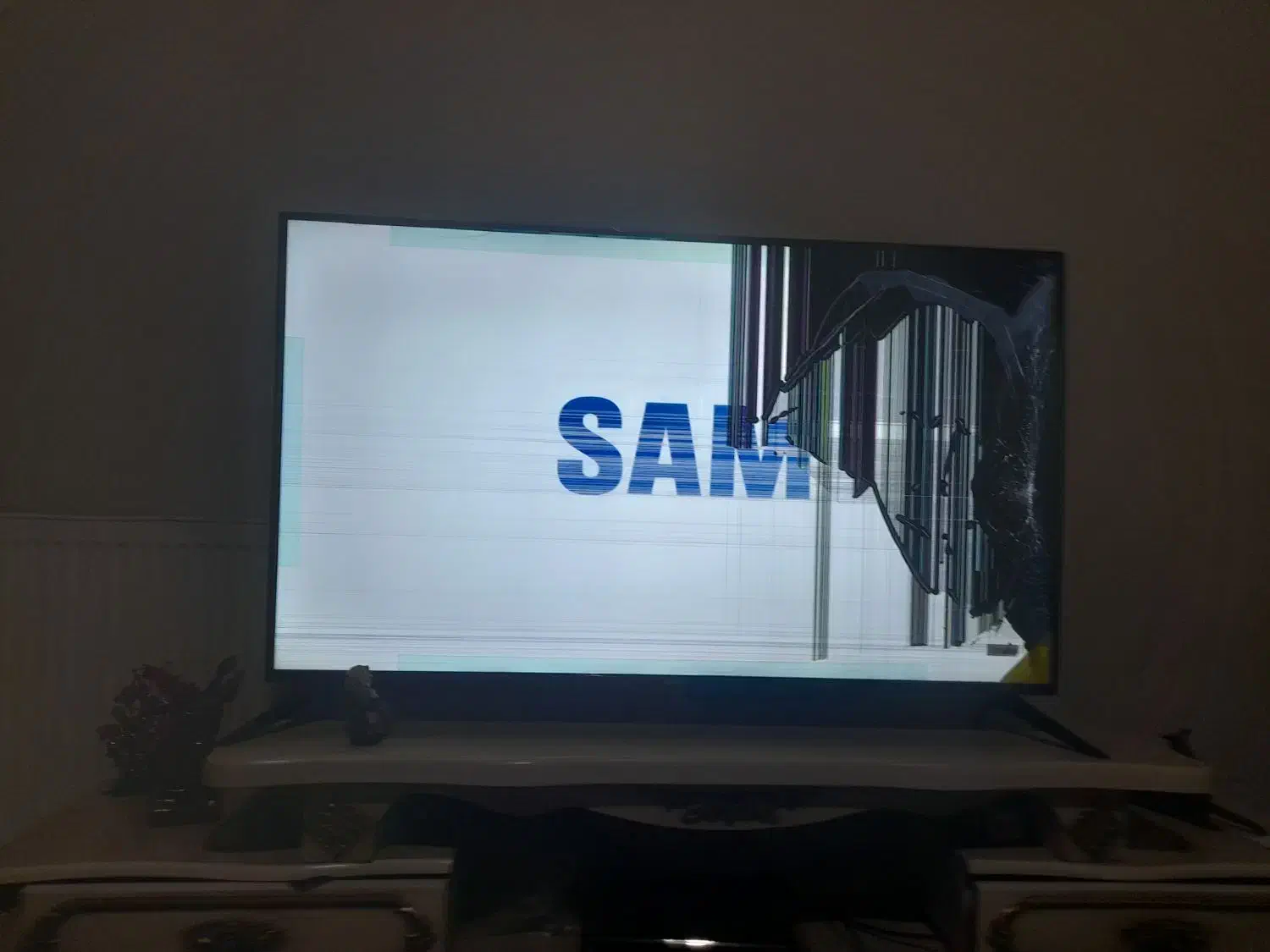 تلویزیون  ال ای دی  ۵۲ اینچ نو|تلویزیون و پروژکتور|تهران, اسفندیاری|دیوار