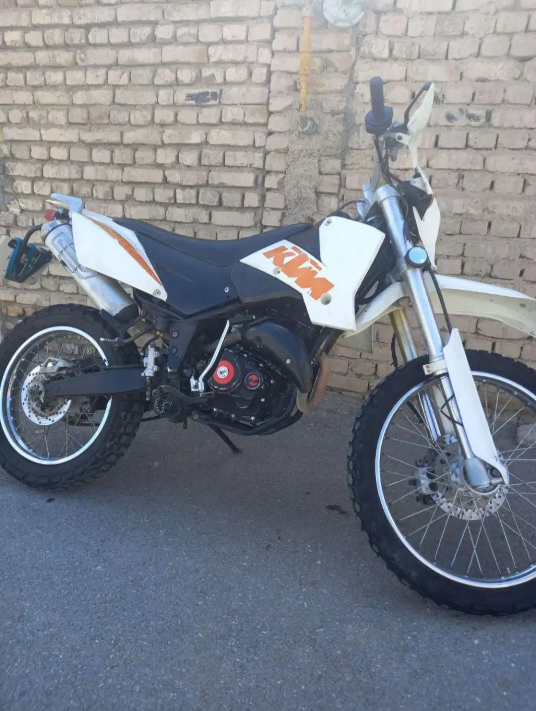 تریل ۲۰۰کی تی ام|موتورسیکلت|خمین, |دیوار