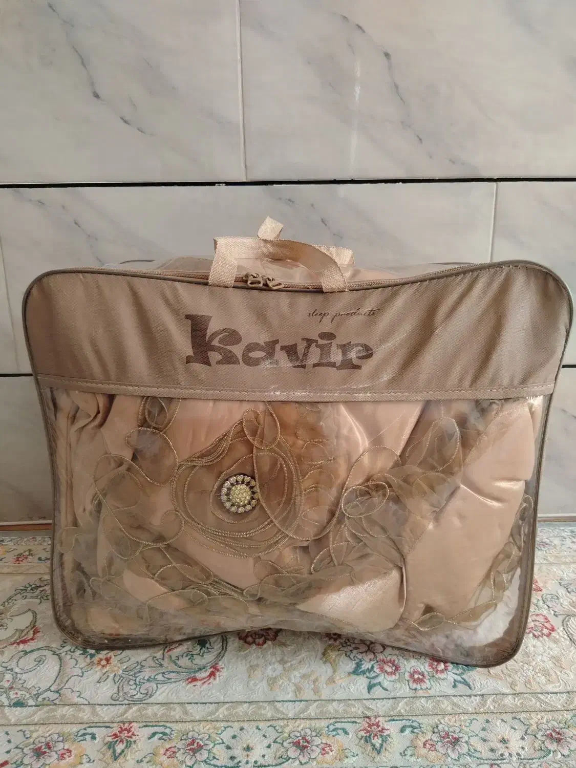 رو تختی دونفره رنگ کرم|سرویس روتختی|کرمان, |دیوار