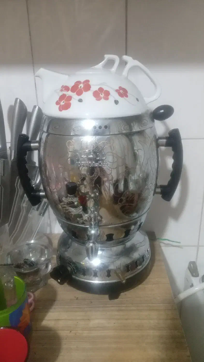 سماور زرنگار اصل ۶سال دارم خیلی استفاده نشده|سماور، چای‌ساز، قهوه‌ساز|قدس, شهر‌قدس|دیوار