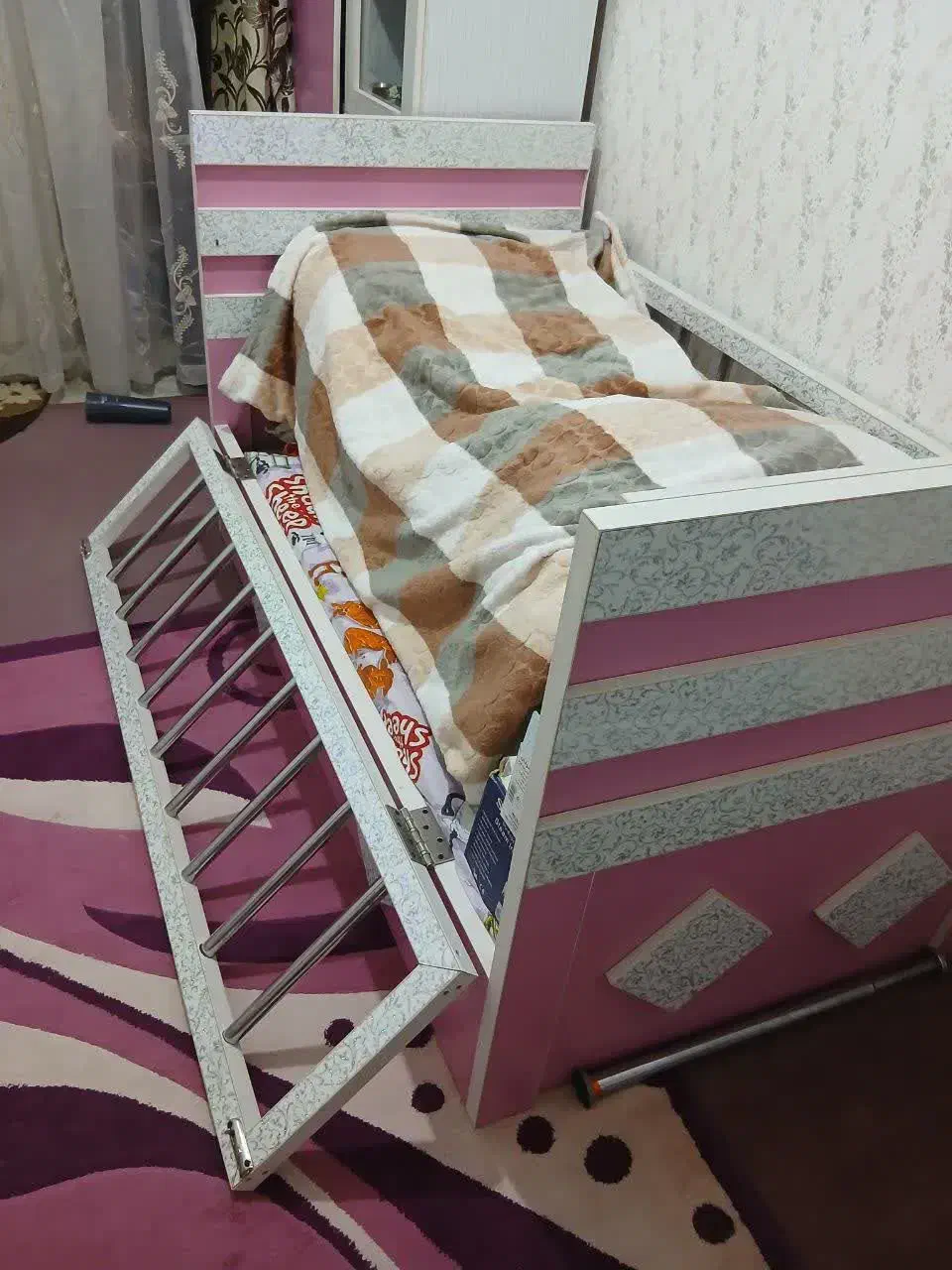 کمدوتختخواب کاملاسالم هردوباهم فقط ۳تومن|تخت و سرویس خواب|سبزوار, شهرک ابوذر|دیوار