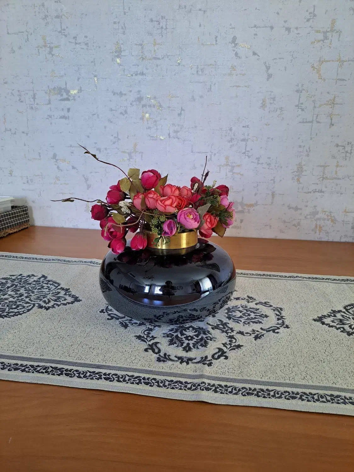 گلدان به همراه گل|گل مصنوعی|شیراز, اصلاح‌نژاد|دیوار