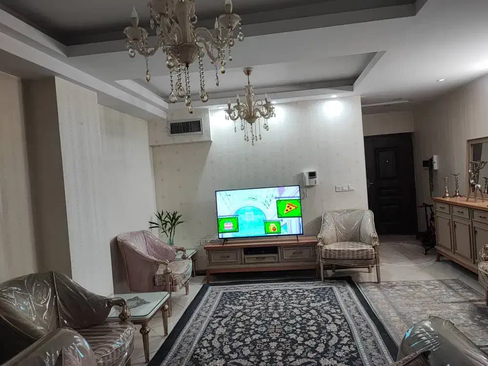 یک واحد آپارتمان یک خوابه دارای تراس و حیاط خلوت