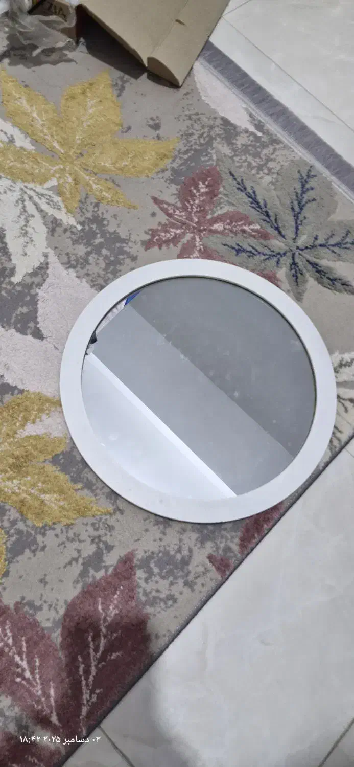 آیینه گرد|آینه|ساری, |دیوار