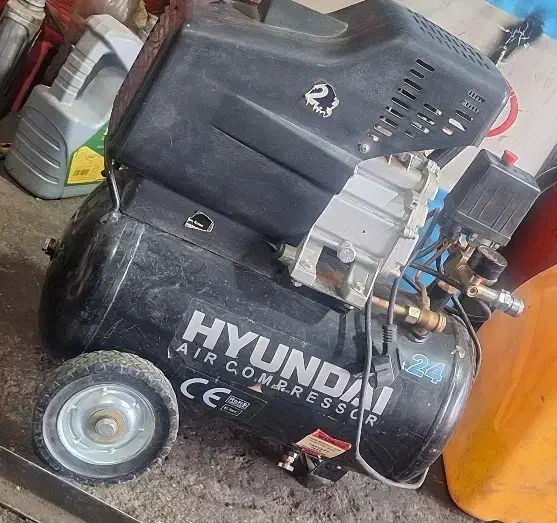 پمپ باد ۲۴ لیتری HYUNDAI|قطعات یدکی و لوازم جانبی|اسفراین, |دیوار