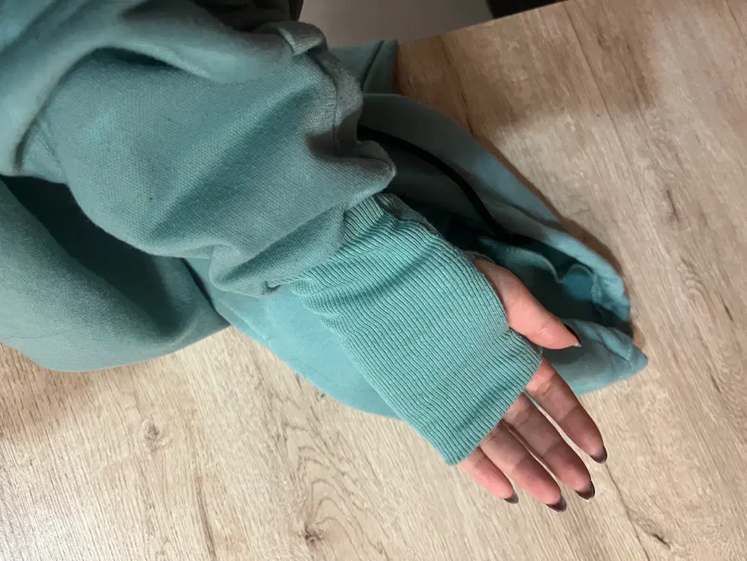 هودی|لباس|مشهد, فارغ التحصیلان|دیوار