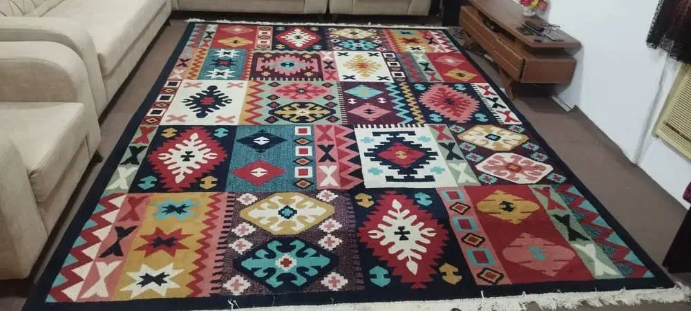 ۳ تخته فرش در حد نو|فرش|بندر انزلی, امامزاده|دیوار