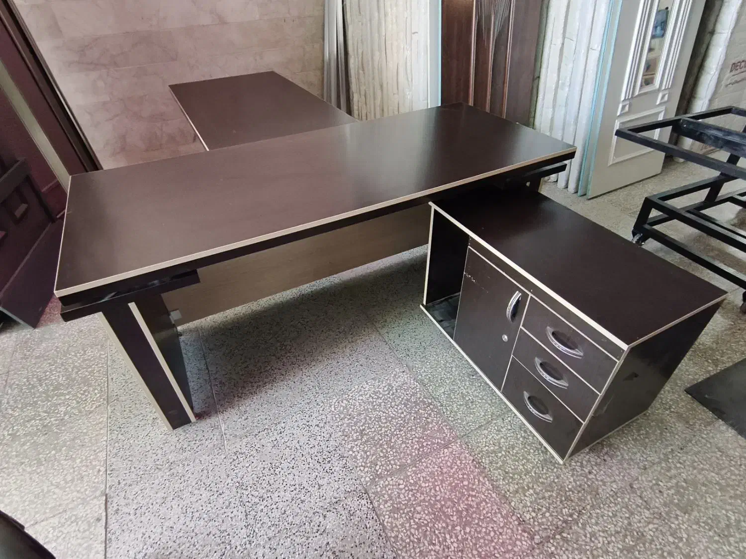 میز و صندلی اداری در حد|دفتر کار|یزد, |دیوار