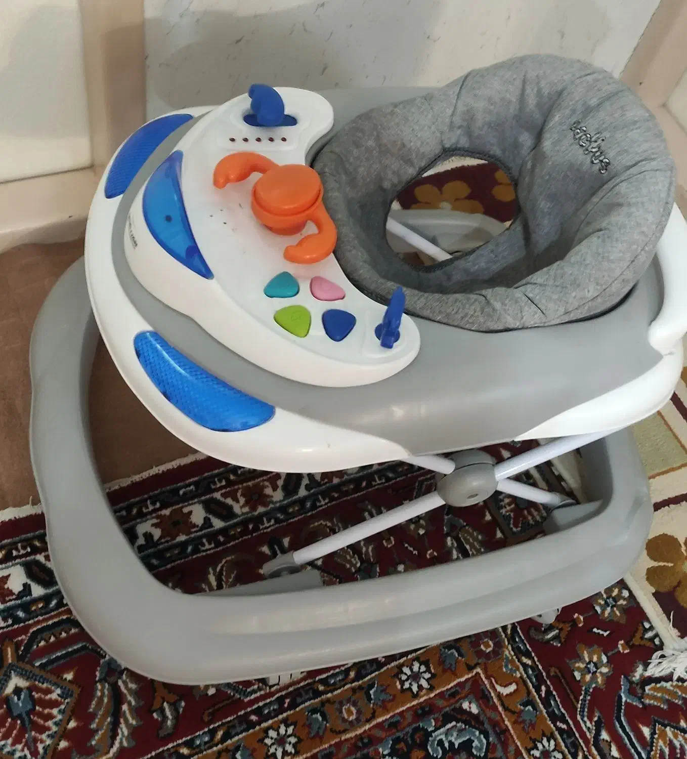 روروئک|کالسکه و لوازم جانبی|میانه, |دیوار