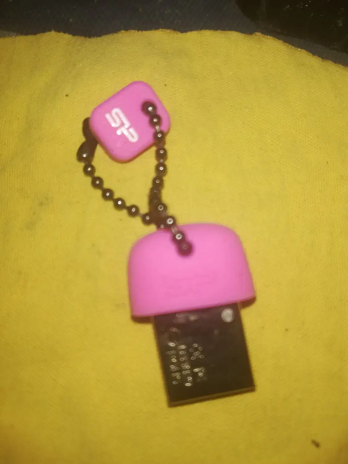 چندعدد فلش|لوازم جانبی موبایل و تبلت|شیراز, شهرک یاس طلاییه|دیوار