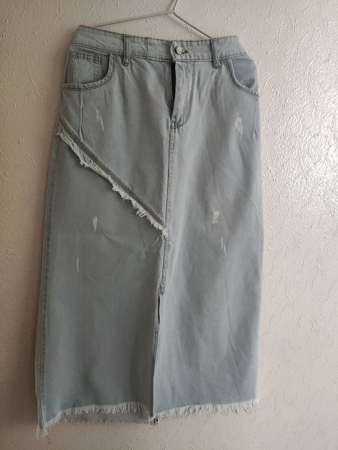 تعدادی لباس در حد نو نو|لباس|شاهین‌شهر, شهرک گلدیس|دیوار