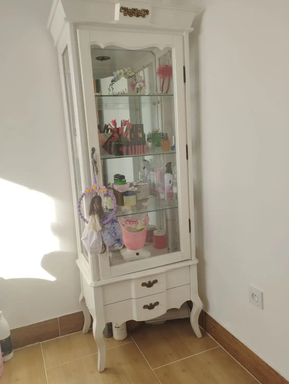 ویترین خیلی تمیز بدون خط و خش|بوفه، ویترین، کنسول|بابل, |دیوار