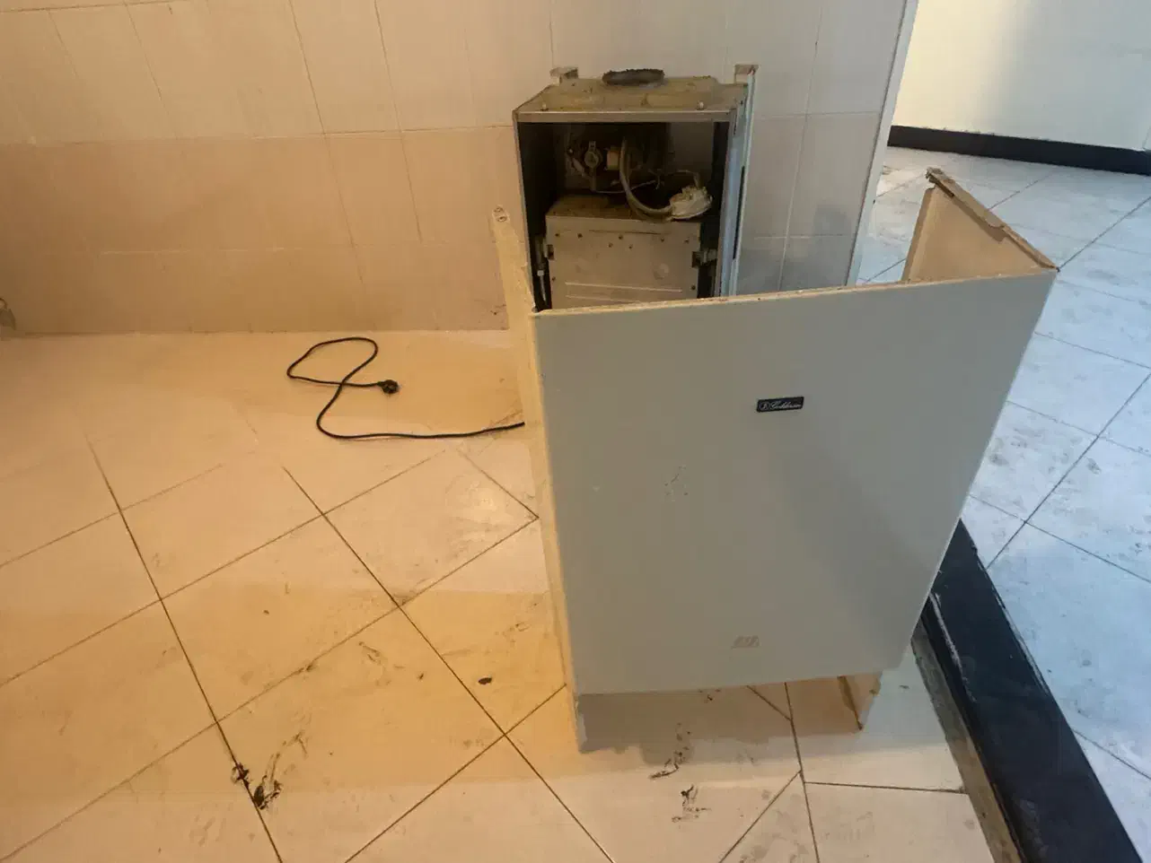 پکیج ابگرمکن صفحه دیجیتال سالم|آبگرمکن، پکیج، شوفاژ|شیراز, زرهی|دیوار