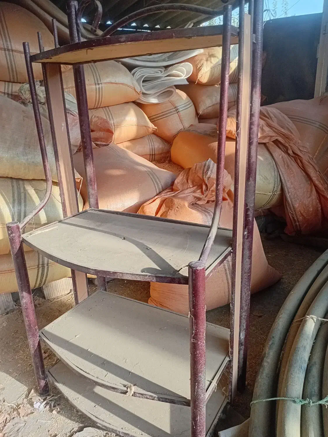 میز تلوزیونی کار کرده ولی عین استفاده نشده|میز تلویزیون|آق قلا, |دیوار