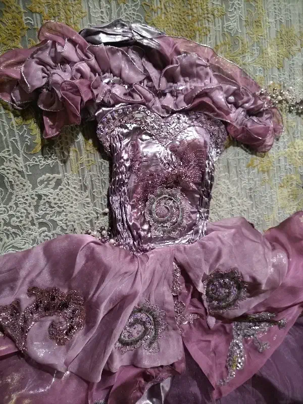 لباس|لباس|قم, ژاندارمها|دیوار