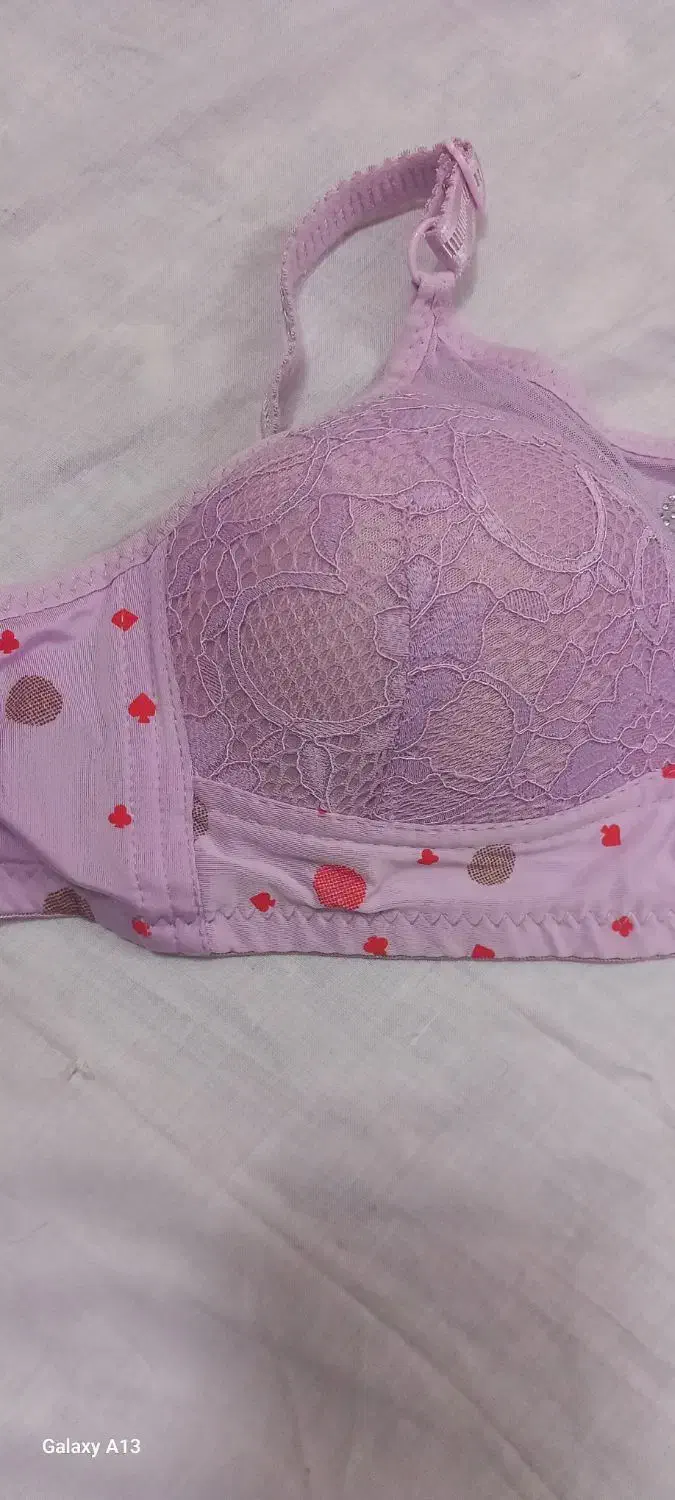 سوتین کاپ دار|لباس|کاشان, یزد‌آباد|دیوار