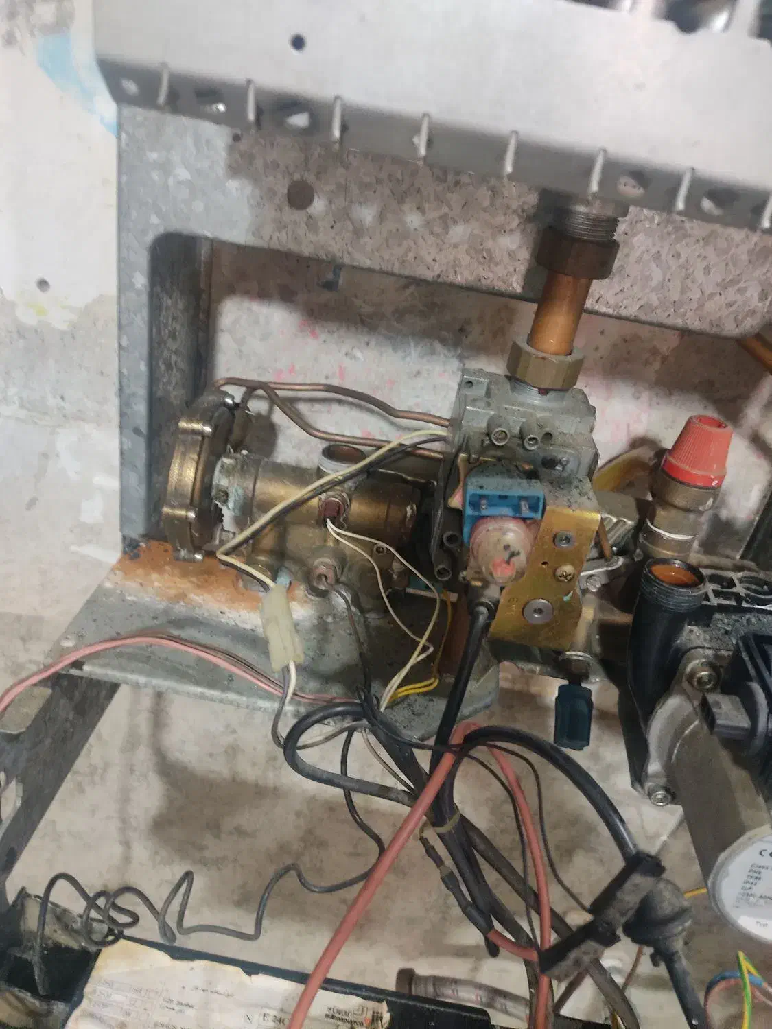 نصب و تعمیر پکیج رادیاتور شوفاژ آبگرمکن بخاری|خدمات پیشه و مهارت|مشهد, گاز|دیوار