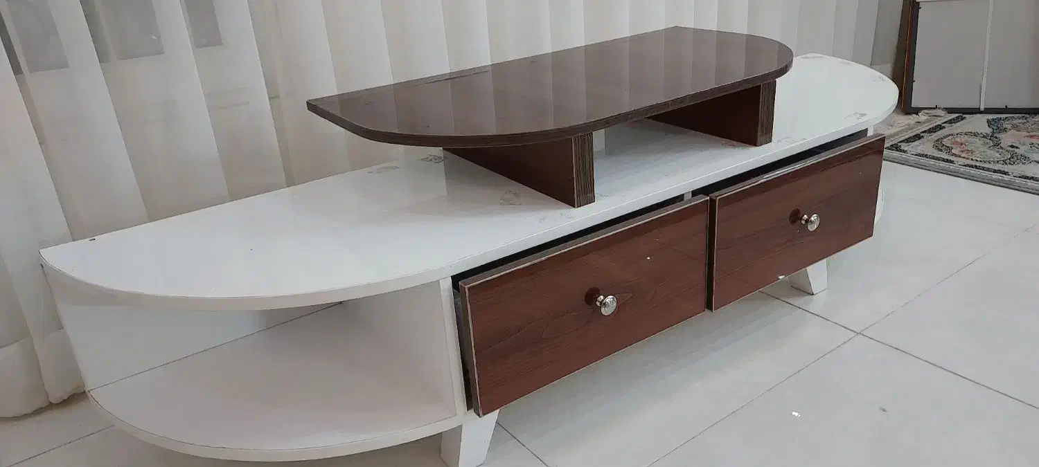 میزTV هایگلاس بسیار تمیز و نو|میز تلویزیون|سبزوار, توحیدشهر|دیوار