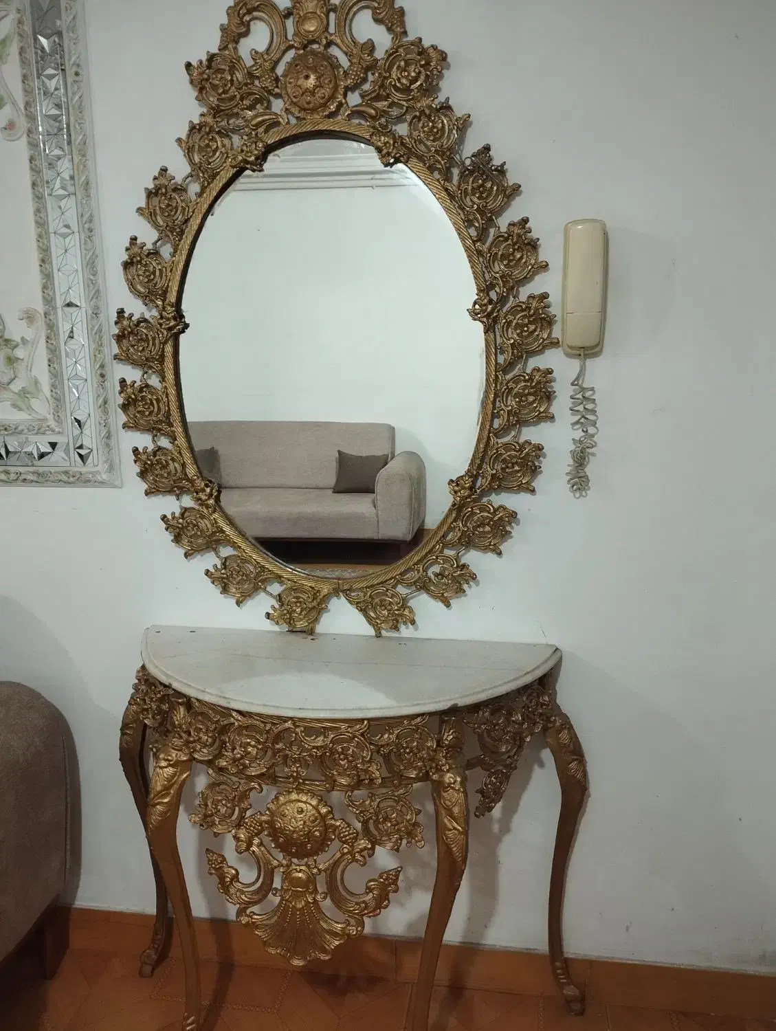 آینه ومیز کنسول|آینه|صومعه‌سرا, |دیوار