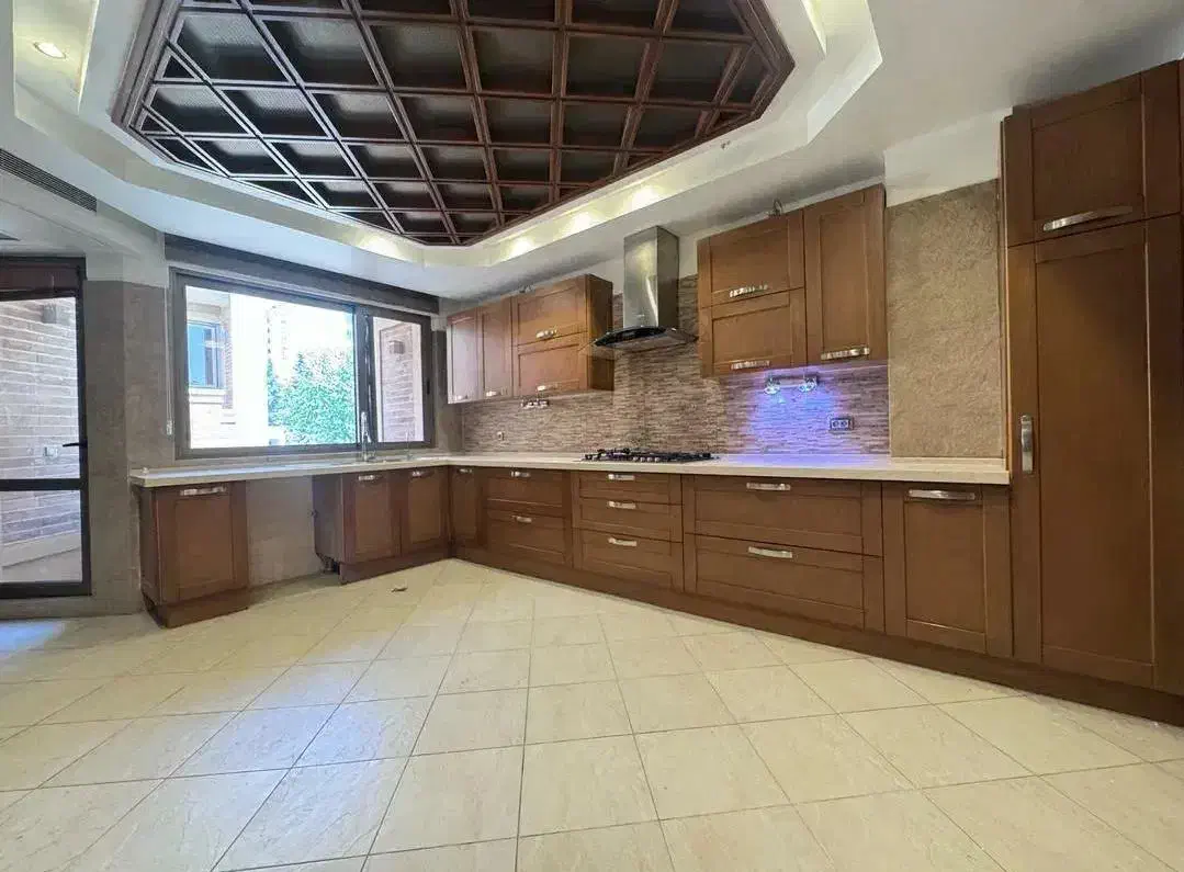 فرشته ۲۲۰متر۳خواب مستر/      ۲ پارکینگ سندی