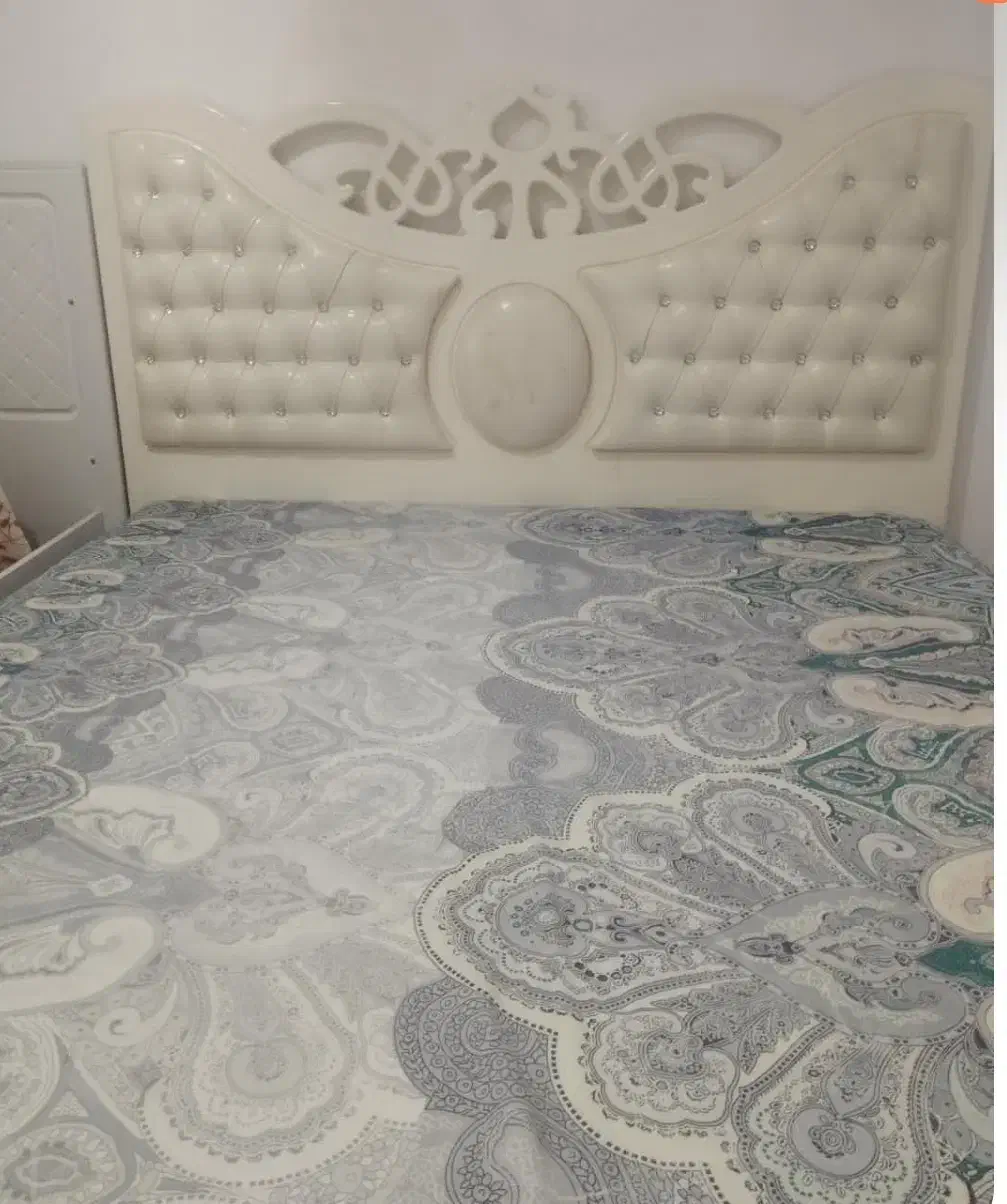 میز آرایش همراه با تخت دو نفره|تخت و سرویس خواب|تاکستان, |دیوار