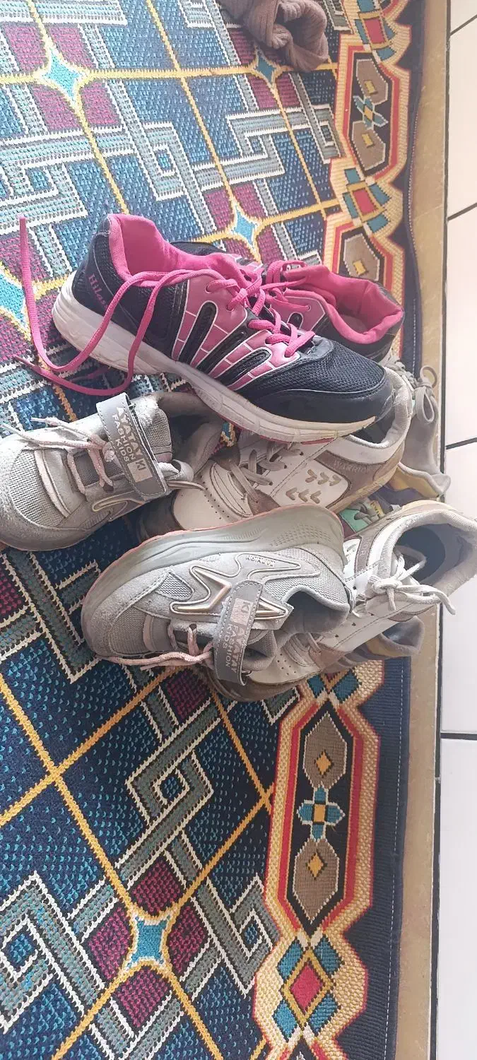 کفش|کیف، کفش، کمربند|کوه چنار, |دیوار