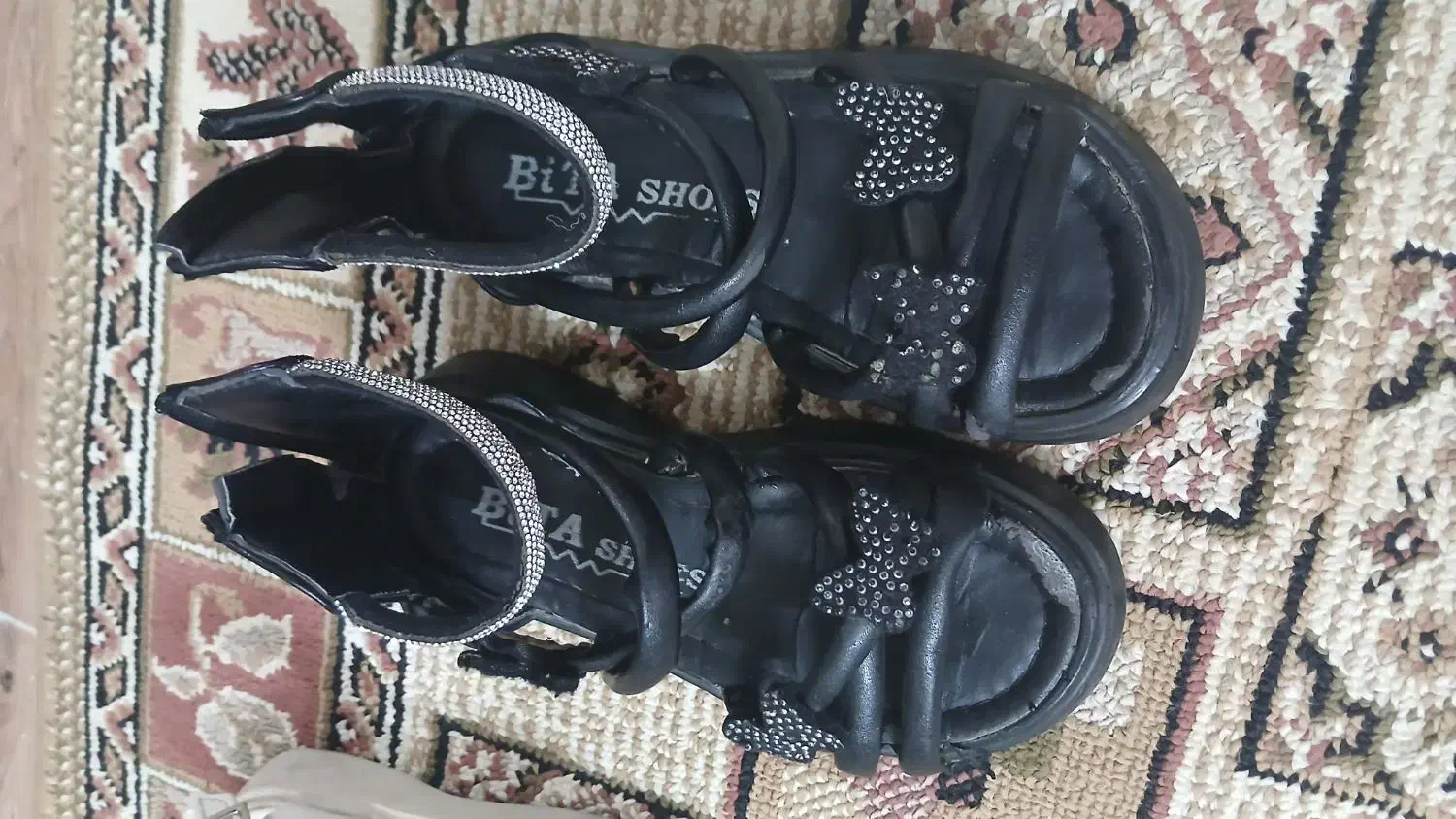 کفش‌های دخترانه فروشی|کفش و لباس بچه|کرج, حسن آباد|دیوار