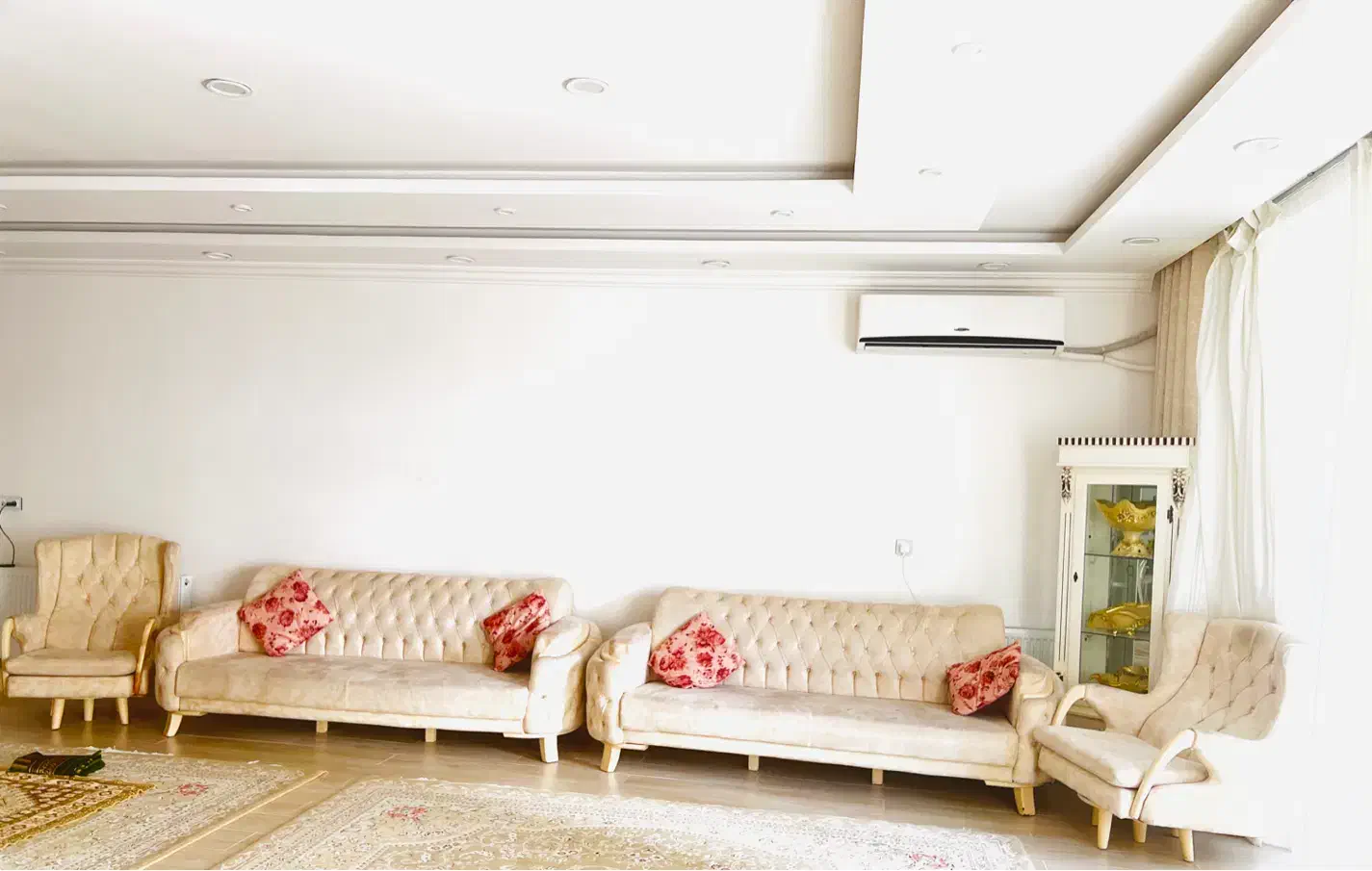 مبل چستر ۸ نفره همراه با جلومبلی|مبلمان خانگی و میز عسلی|میاندوآب, |دیوار