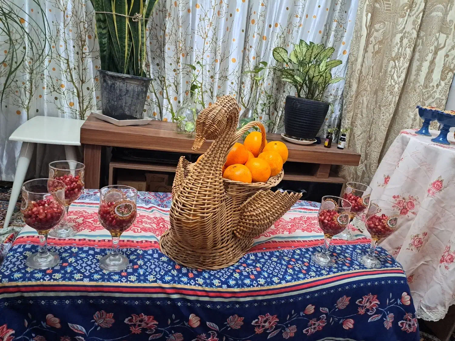 سبد میوه حصیر بافی مدل قو شب یلدایی|صنایع دستی و سایر لوازم تزئینی|مشهد, شیرودی|دیوار