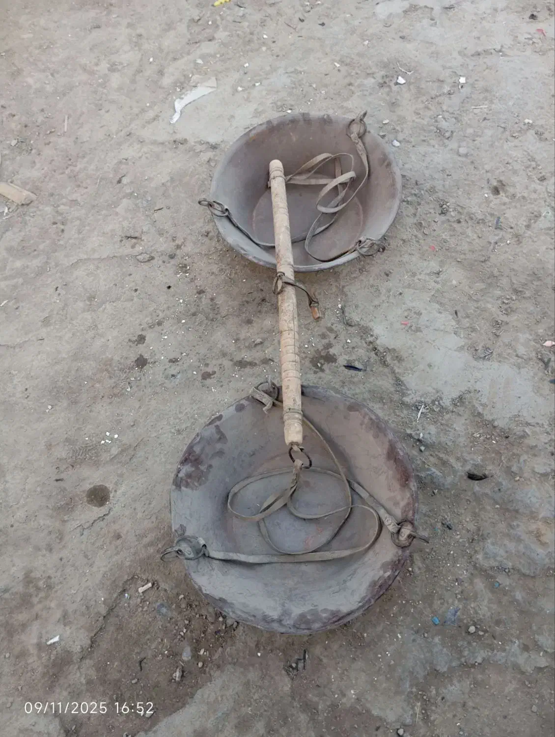 *کهنه* قپان قدیمی|کلکسیون اشیاء عتیقه|فلاورجان, |دیوار