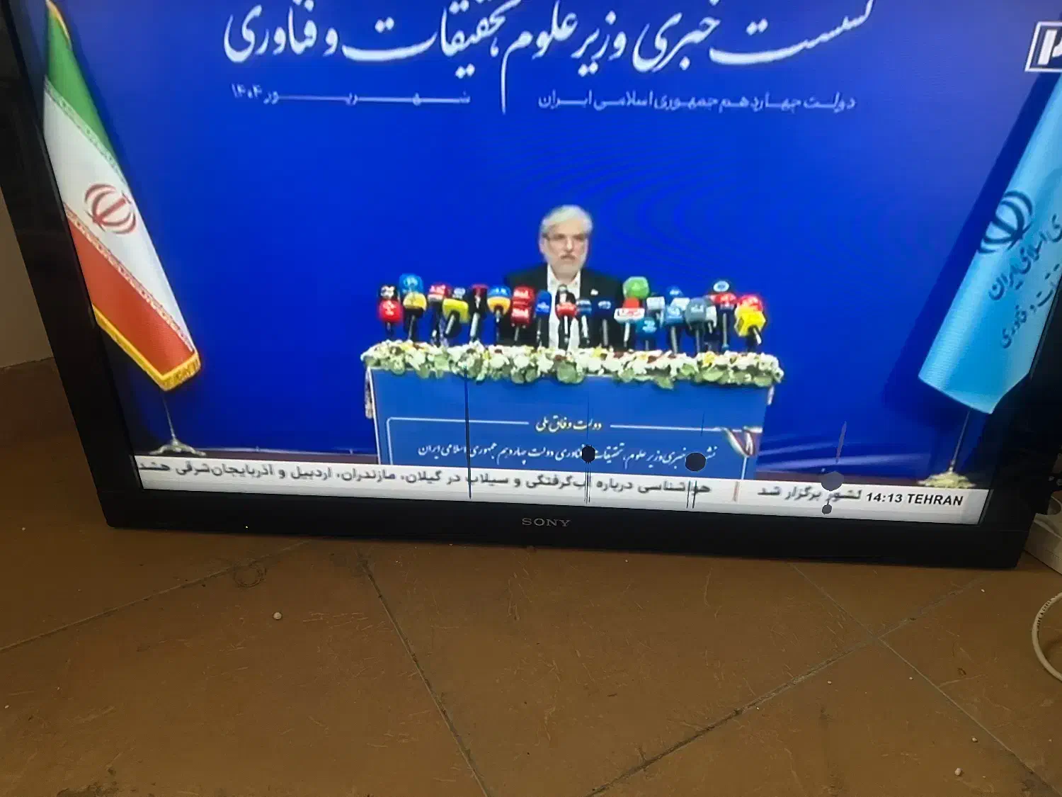 تلویزیون ۴۲سونی|تلویزیون و پروژکتور|رشت, معلم|دیوار