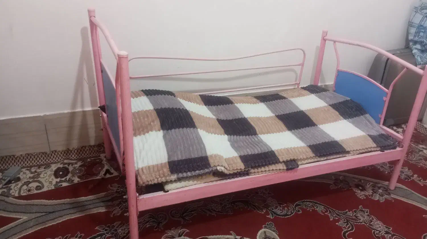 تخت کودک|اسباب و اثاث بچه|فیروزآباد (فارس), |دیوار