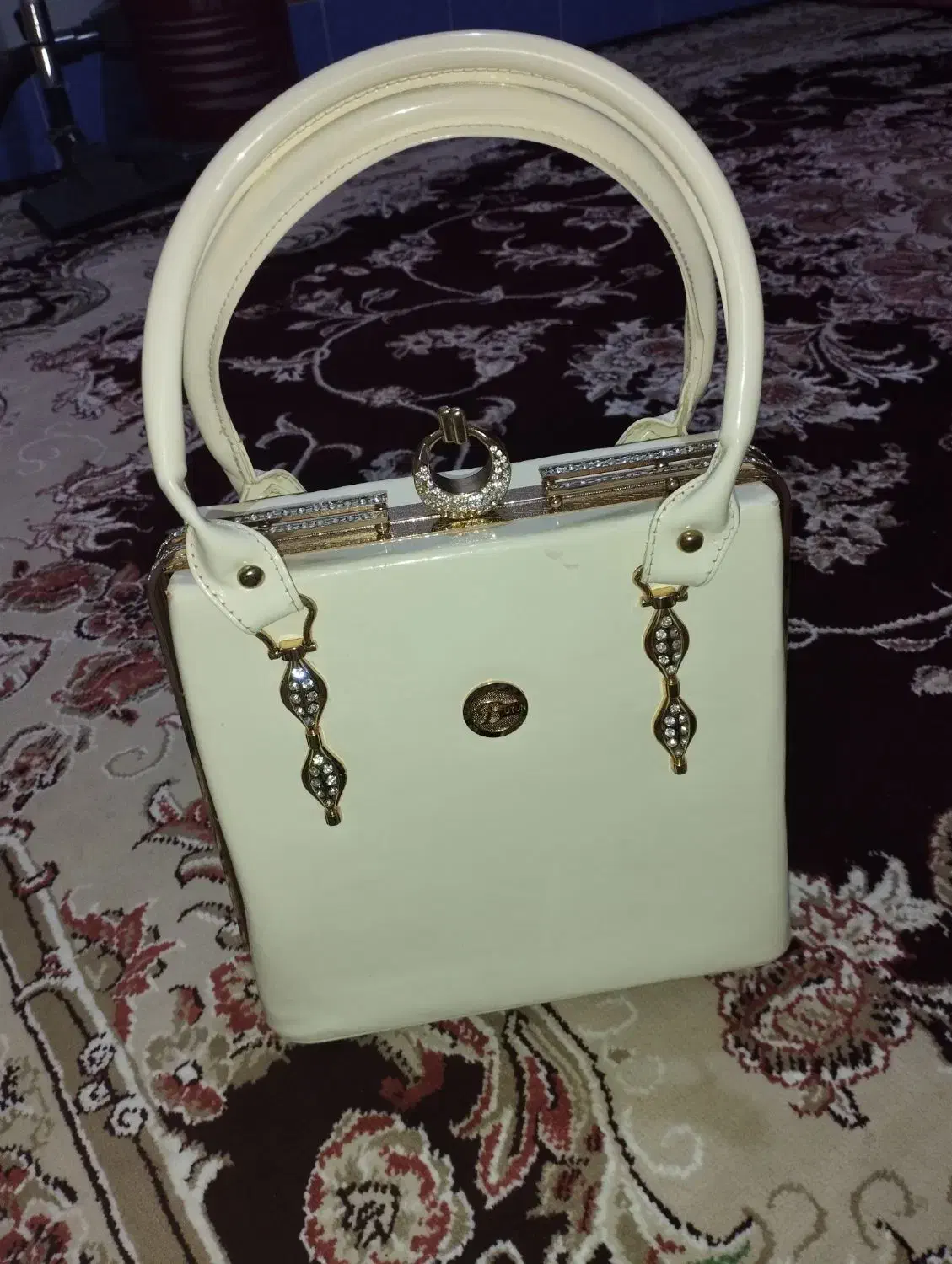 کیف|کیف، کفش، کمربند|لردگان, |دیوار