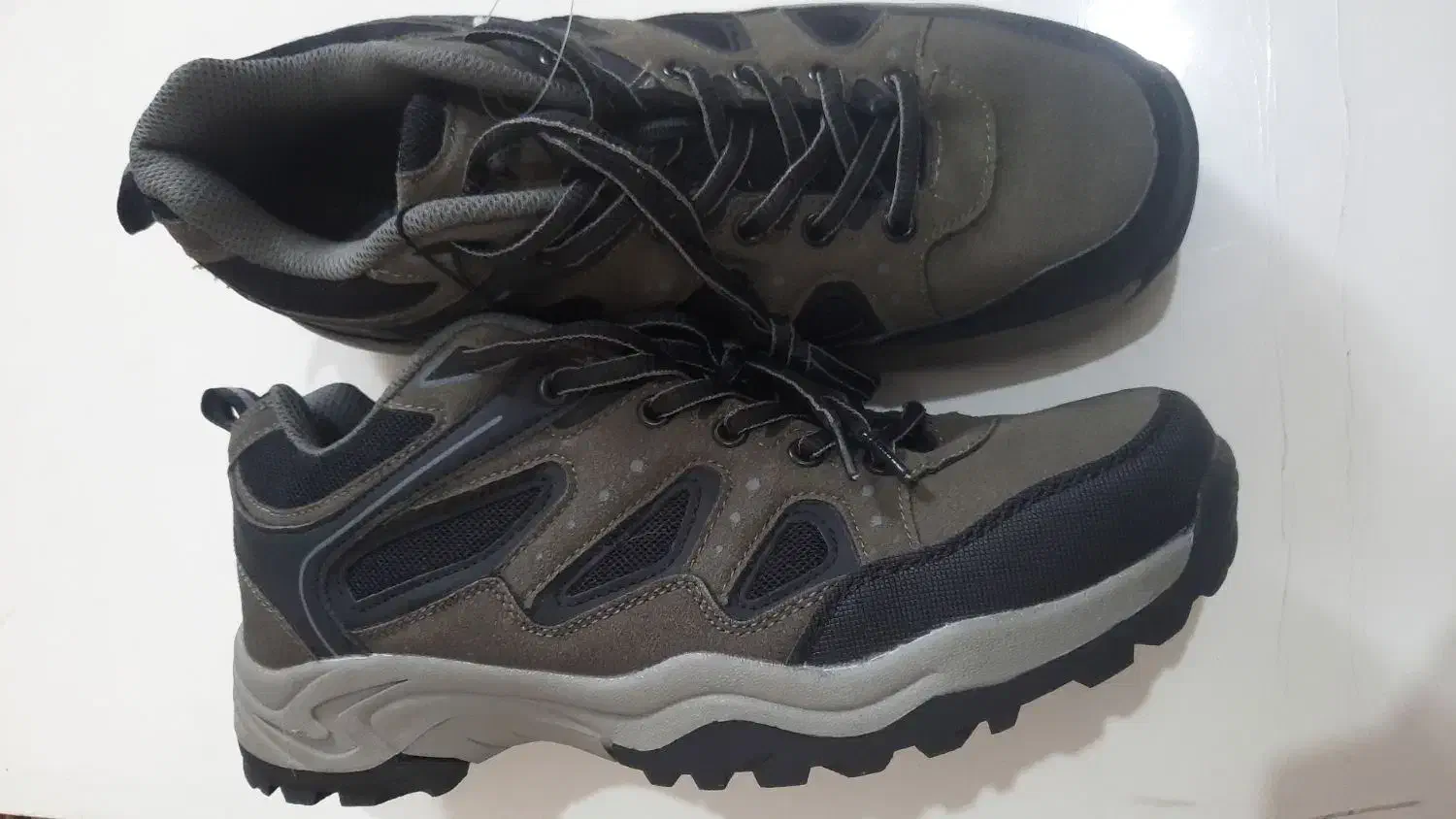 کتونی|کیف، کفش، کمربند|قرچک, پویینک|دیوار