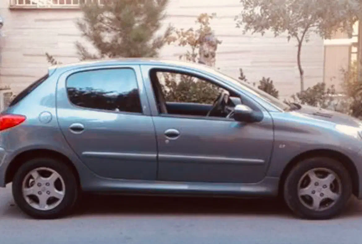 فروش ۲۰۷ اوتوماتیک مدل ۹۷|خودرو سواری و وانت|اصفهان, کوی سپاهان|دیوار