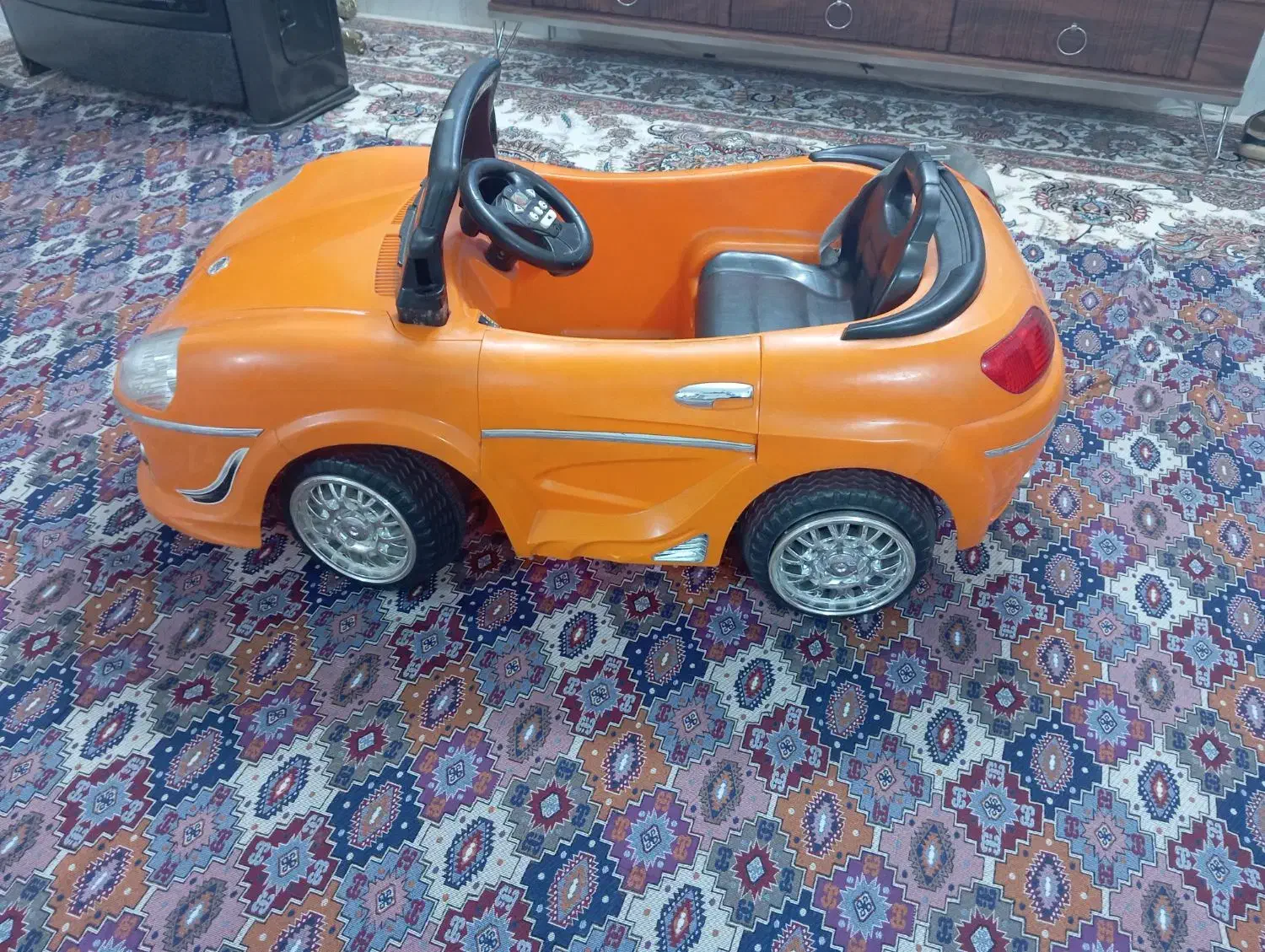 ماشین شارژی|اسباب‌بازی بچه|تربت‌حیدریه, حسنی بالا|دیوار