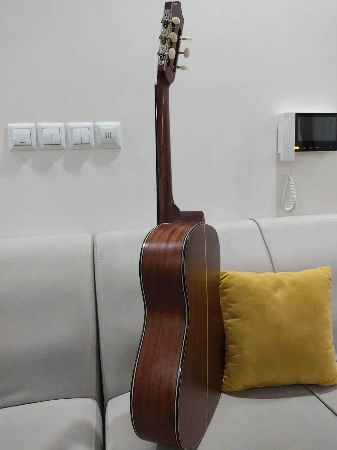 گیتار کلاسیک|گیتار، بیس، امپلیفایر|سنندج, |دیوار