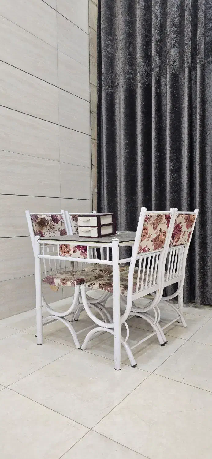 فروش فروشی تجهیزات اداری در حد نو|مبلمان اداری|یزد, |دیوار