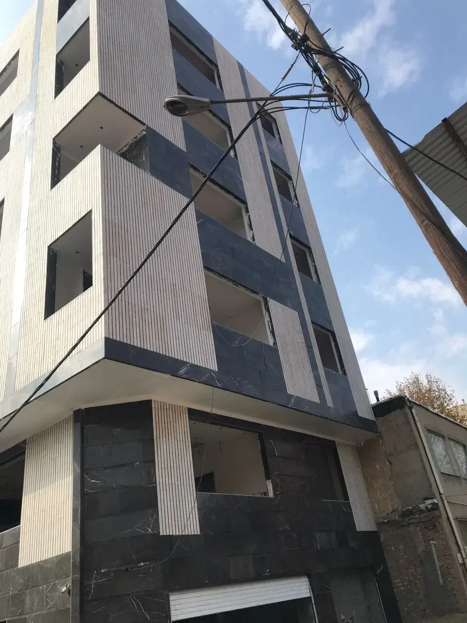 فروش واحد از ۹۳متر تا ۱۱۳ متر در ۴ طبقه گل خ بهار|فروش آپارتمان|بروجرد, |دیوار