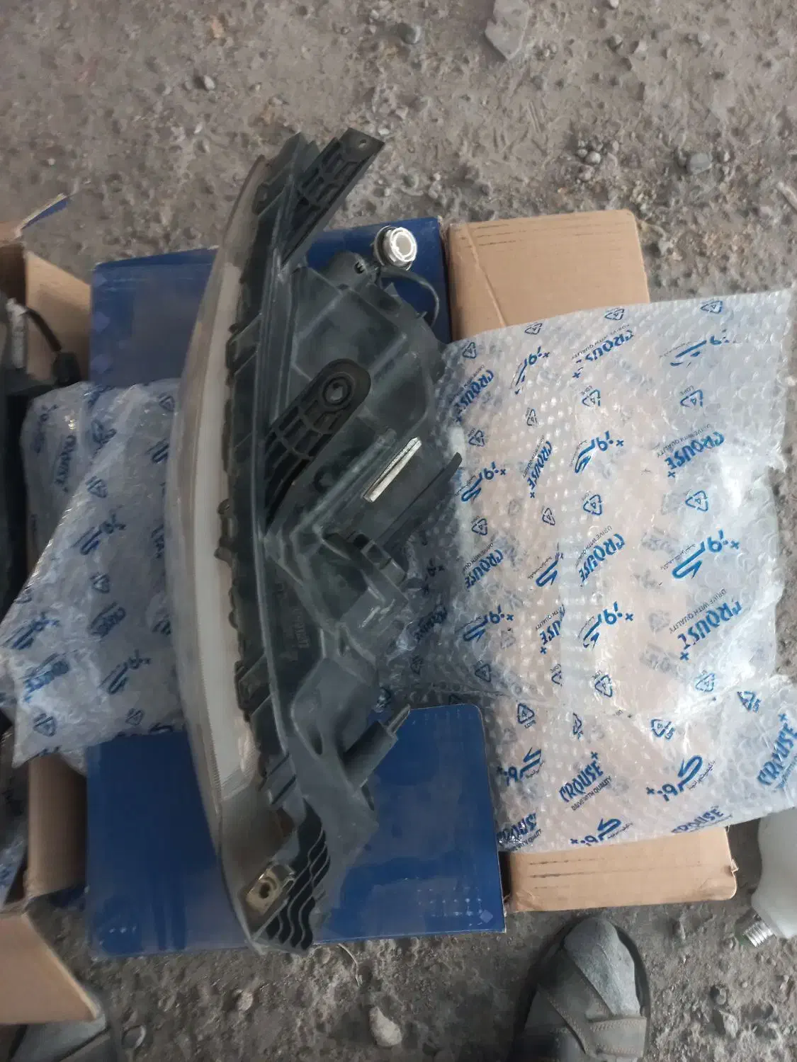 چراغ جلوی رانا|قطعات یدکی و لوازم جانبی|تبریز, |دیوار