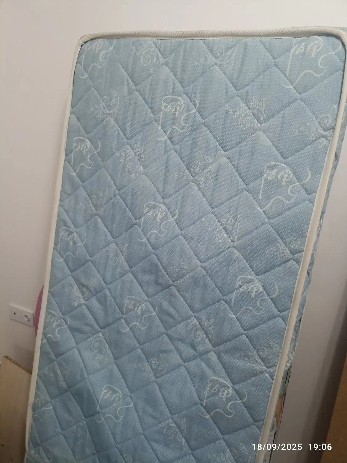 تخت نوجوان ام داف با میز کشودار|تخت و سرویس خواب|شهرکرد, |دیوار